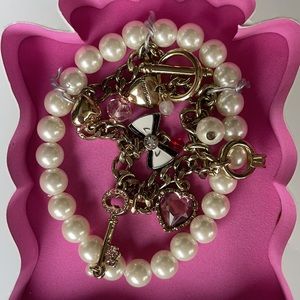 Betsey Johnson Pearl and Gold chain charm bracelet